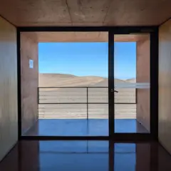 Vista del desierto de Atacama desde el interior de Residencia.