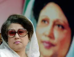 বাংলাদেশের প্রথম নির্বাচিত নারী প্রধানমন্ত্রী খালেদা জিয়া তিন মেয়াদে সরকার গঠন করে ক্ষমতায় ছিলেন 