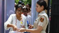शिफ्ट-1 मध्ये काही केंद्रांमध्ये परीक्षा सुरू होण्यास विलंब झाल्याचं नॅशनल टेस्टिंग एजन्सीनं मान्य केलं.