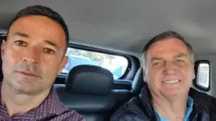 Selfie de Mello Araújo e Bolsonaro em carro