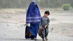 Afganistan'da bir anne ve oğlu