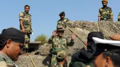 सर क्रीक ही गुजरात आणि पाकिस्तानच्या सिंध प्रांताच्या सीमेवरील सुमारे 96 किलोमीटर लांब दलदलीची जागा आहे. या भागावर भारत आणि पाकिस्तान दोघेही आपला हक्क सांगतात.
