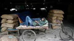 બાંગ્લાદેશની અર્થવ્યવસ્થા સંકટ તરફ વધી રહી છે