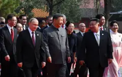 شی جین‌پینگ، ولادیمیر پوتین و کیم‌ جون اون رهبران چین، روسیه و کره شمالی در میدان تیان‌آن‌من 