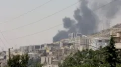 Fumaça sobre prédios