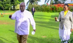 Yoweri Museveni n'umugore we Janet inyuma ye