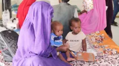 سودانية وأطفالها