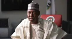 Foto Gọvanọ Babagana Zulum oge ya BBC nwere mkparịtaụka banyere mwakpo ahụ gburu ọtụtụ mmadụ na Borno steeti.