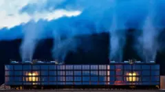 अमेरिकेतील ओरेगॉनमधील अशा अनेक गुगल डेटा सेंटर्समध्ये, कूलिंग टॉवर्समधून पाण्याचं बाष्पीभवन होतं.