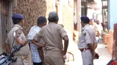 गांव में पुलिस तैनात