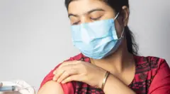  ਕੋਵਿਡ-19 ਮਹਾਂਮਾਰੀ ਦੌਰਾਨ ਟੀਕਾਕਰਨ ਦੀ ਇੱਕ ਸੰਕੇਤਕ ਤਸਵੀਰ