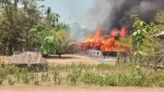 မဲကနယ်၊ အတွင်းမဲကနယ်၊ ကွင်းကလေး၊ အတွင်းကွင်းကလေး၊ ကျောက်တောင်၊ တုံးတံတားရွာ ၅ ရွာက လူတစ်ထောင်ကျော်ဟာ မြဝတီ၊ လေးကေကော်၊ သင်္ဃန်းညီနောင်မြို့သစ်တွေ ဘက်မှာ စစ်ဘေးရှောင်ခိုလှုံနေကြရ