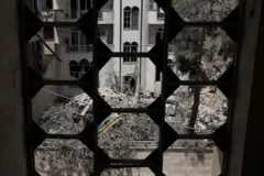 Đổ nát sau cuộc không kích của Israel vào một tòa nhà ở Tehran, Iran, vào thứ Hai (24/6)