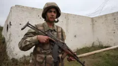 Dağlık Karabağ'daki bir Azeri askeri 