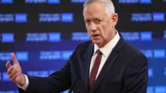 İsrail S﻿avunma Bakanı Benny Gantz 