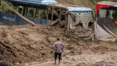 धादिङको झ्याप्ले खोलामा आएको पहिरोमा परेका बस (फाइल फोटो)