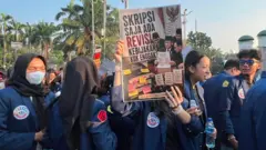Študentske demonstracije, Trisakti, univerza Trisakti, stavba DPR