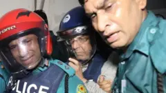 রাজধানীর বিভিন্ন থানায় করা মামলাতেই আওয়ামী লীগের সাবেক মন্ত্রী, সংসদ সদস্য এবং নেতা-কর্মীদের গ্রেপ্তার দেখানো হচ্ছে।