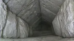 தாழ்வாரத்தின் உட்பகுதி. 