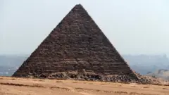 గిజా పిరమిడ్ 