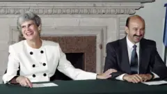 Violeta Barrios de Chamorro y Carlos Salinas de Gortari.