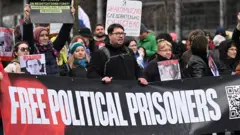 Транспарант с требованием освобождения политзаключенных, Берлин