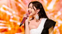 गायिका आङ्गेला अग्विलार