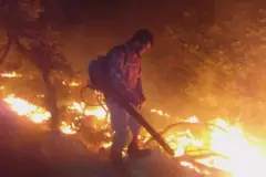 کوهستان خائیز از روز ۱۸ تیر آتش گرفته است