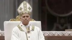 O papa Leão 14 reza a missa de Nossa Senhora de Guadalupe na Basílica de São Pedro, no Vaticano, no dia 12 de dezembro de 2025