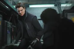 O ator Patrick Gibson como o jovem James Bond em um novo videogame