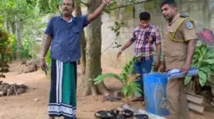 අනුරාධපුර ජය ශ්‍රි මහ බෝධියේ කපු මහතා ඔහුගේ නිවසේදී වන ජීවී නිලධාරීන් විසින් අත්අඩංගුවට ගනු ලැබූ අවස්ථාව