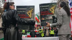 تظاهران لندن