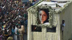 బాలీవుడ్ నటి శ్రీదేవి అంతిమ యాత్ర