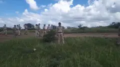 घटनास्थळाची पाहणी करताना पोलीस 