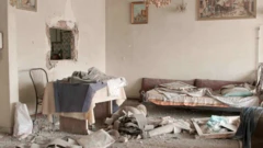 एक व्यक्ति जिसके अपार्टमेंट को नुकसान पहुंचा था, उन्होंने बताया कि जब हमला हुआ तो वह "कमरे में दूसरी ओर जा गिरे"