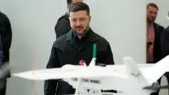 Zelensky en una exhibición de drones en abril. 