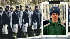 Ҳарбий хизматга чақирилган ёш йигитлар ва ҳарбий кийим ва кўзойнакдаги йигит