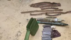 Awọn ọta ibọn ati ado oloro ti wọn gba lọwọ awọn agbebọn naa.