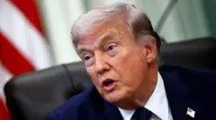 Дональд Трамп во время пресс-конференции в Белом доме