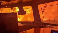 Una captura del video en el que se ven las llamas desde la cabina del tren