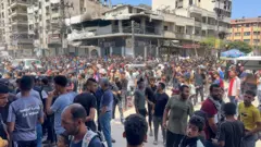 غزيون بانتظار المساعدات
