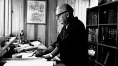 Villanueva en su despacho