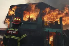 Vista de los daños causados por la destrucción de viviendas tras un incendio forestal que afectó al municipio de Penco, Chile, el 18 de enero de 2026.
