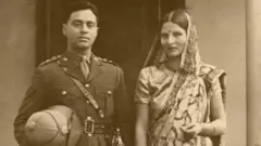 విక్రమ్ ఖణోల్కర్, సావిత్రిబాయి