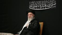 İran'ın dini lideri Hamaney savaşın ardından ilk kez halkın karşısına çıktı