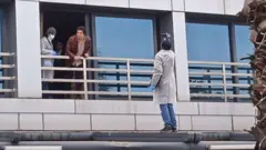 İtuma'nın odasının balkonunda inceleme