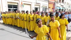 ኣካል ናይቲ ካርኒቫል ዝኾና ባህላዊ ዕጥቅን ልብስን ዝበረ ጐራዙት ኤርትራ