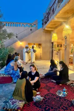 Mulheres no lar base de Marrocos.