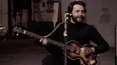 غيتار مكارتني الشهير 