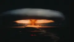 Explosão nuclear e nuvem de cogumelo. A imagem mostra um exercício nuclear em Mururoa. | Localização: Moruroa, Polinésia Francesa, França.